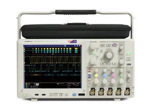 Oscilloscope Tektronix DPO5204 a úsáidtear